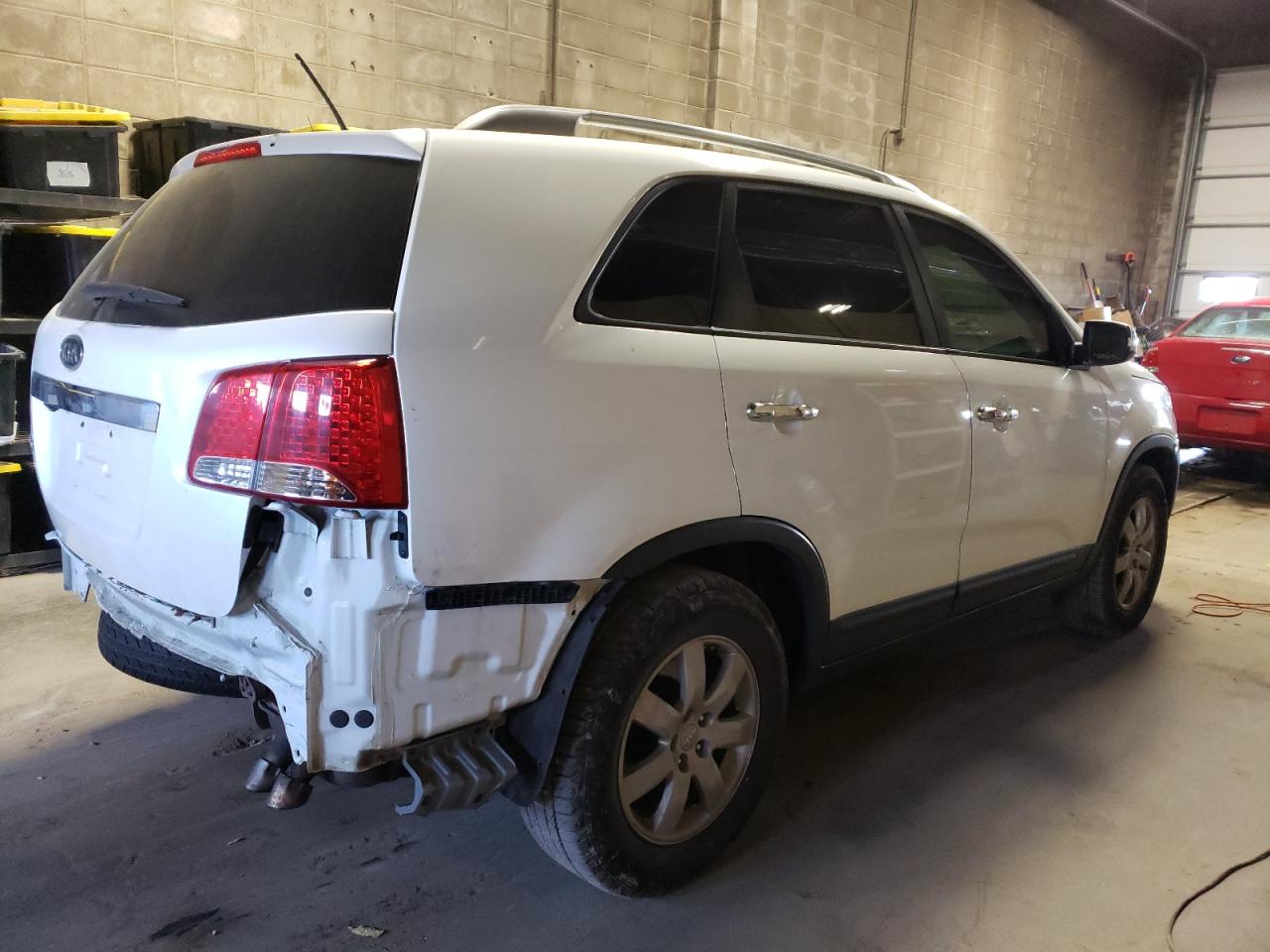Изображение 3 2013 KIA SORENTO LX 2013 с VIN 5XYKT4A64DG415218