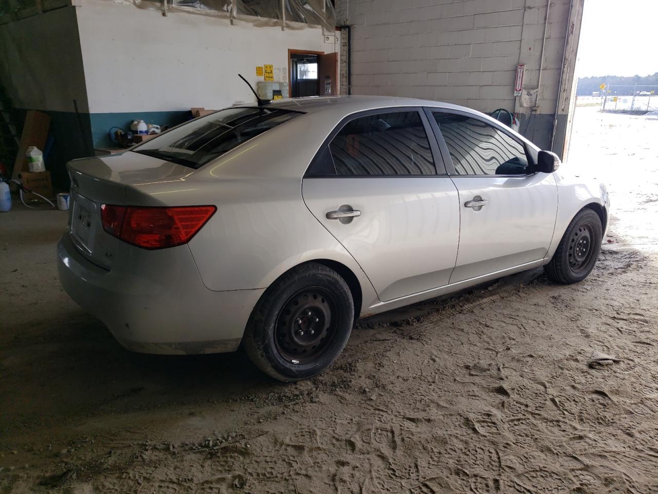 Image 3 of 2010 KIA FORTE EX 2010 with VIN KNAFU4A21A5235644