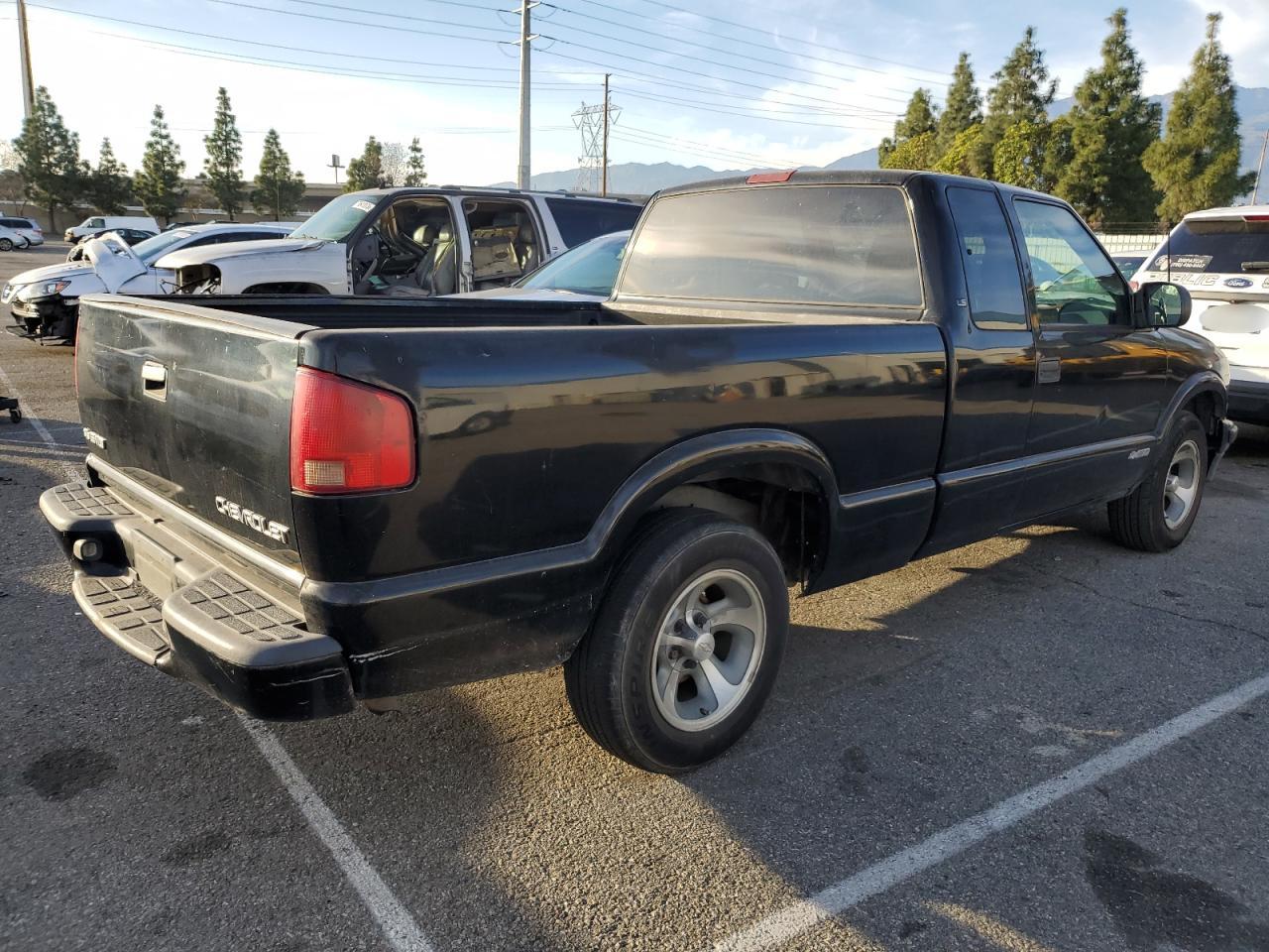 Image 3 of 2003 CHEVROLET S TRUCK S10 2003 with VIN 1GCCS19X738231237
