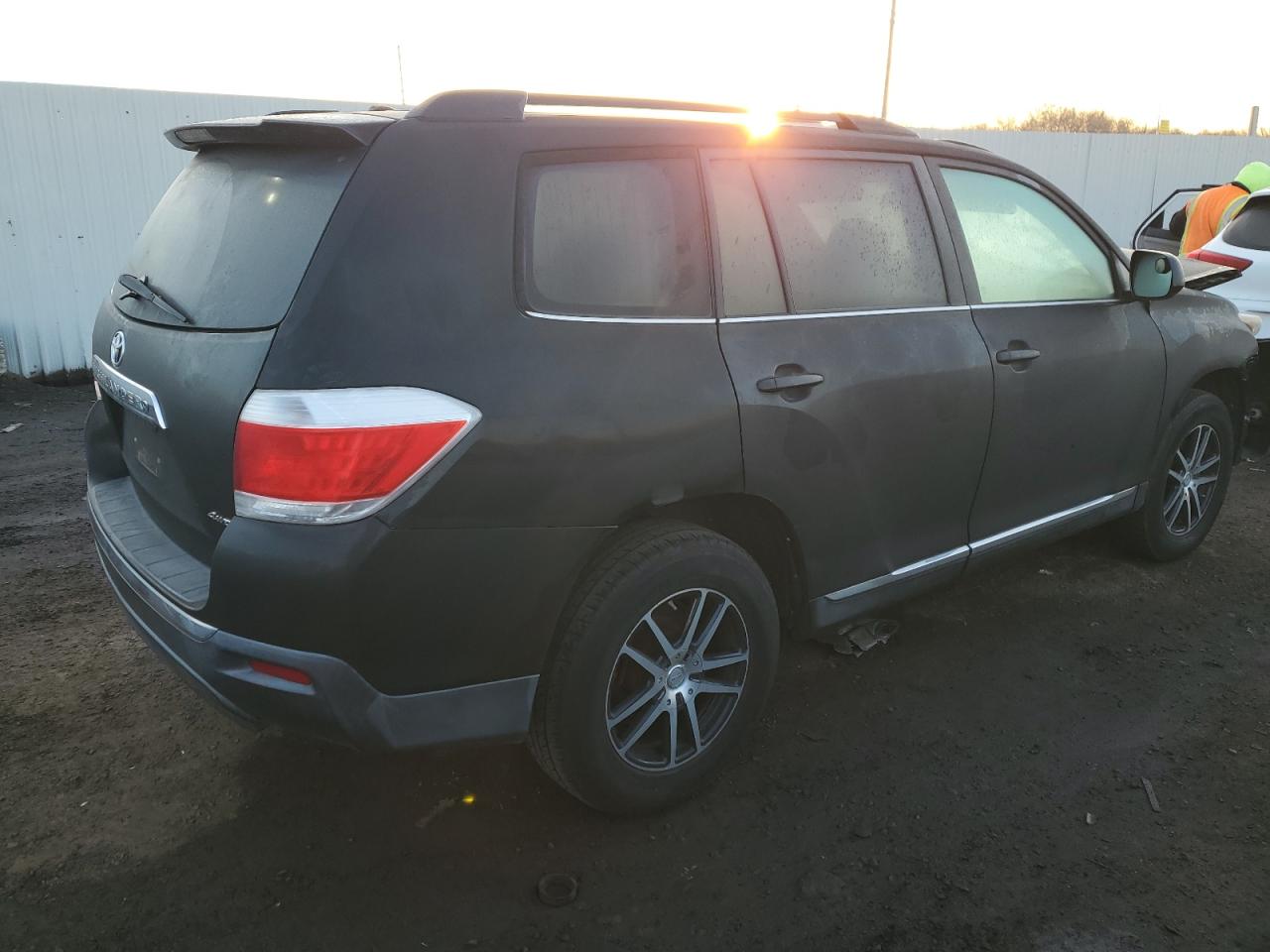 Image 3 of 2011 TOYOTA HIGHLANDER BASE 2011 with VIN 5TDBK3EHXBS086887