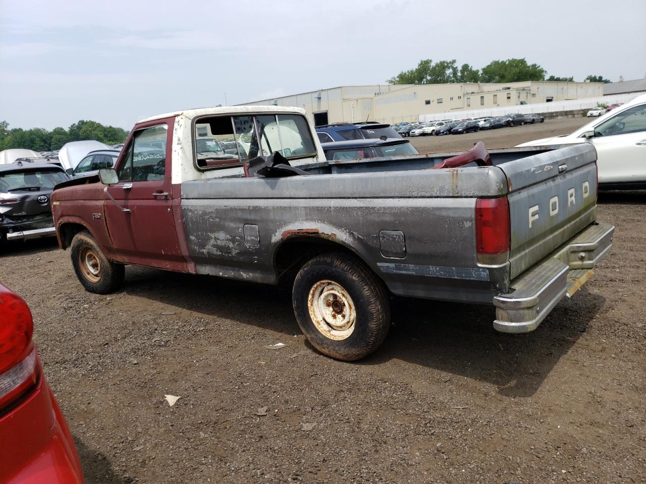 Obraz 2 z 1984 FORD F150  1984 z VIN 2FTEF15F8ECA59174