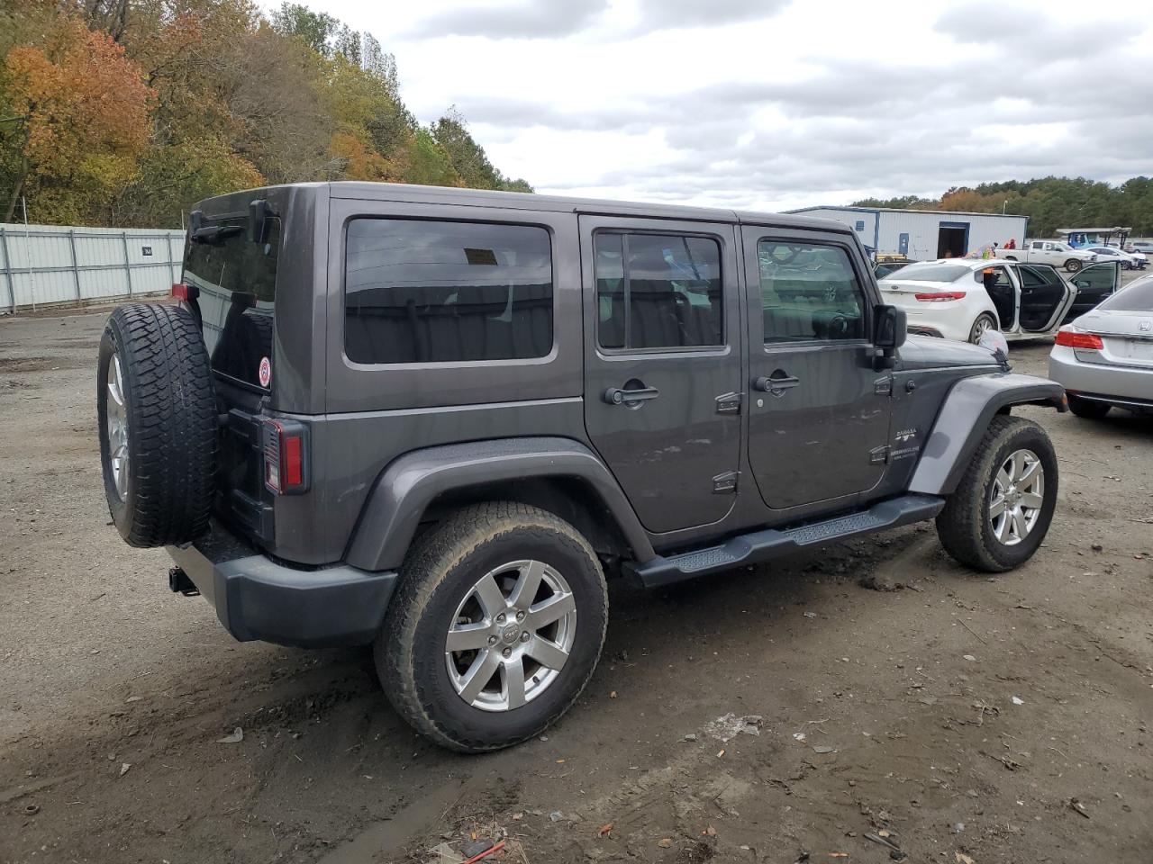 Obraz 3 z Jeep Wrangler Unlimited Sahara 2017 z VIN 1C4BJWEG5HL602174