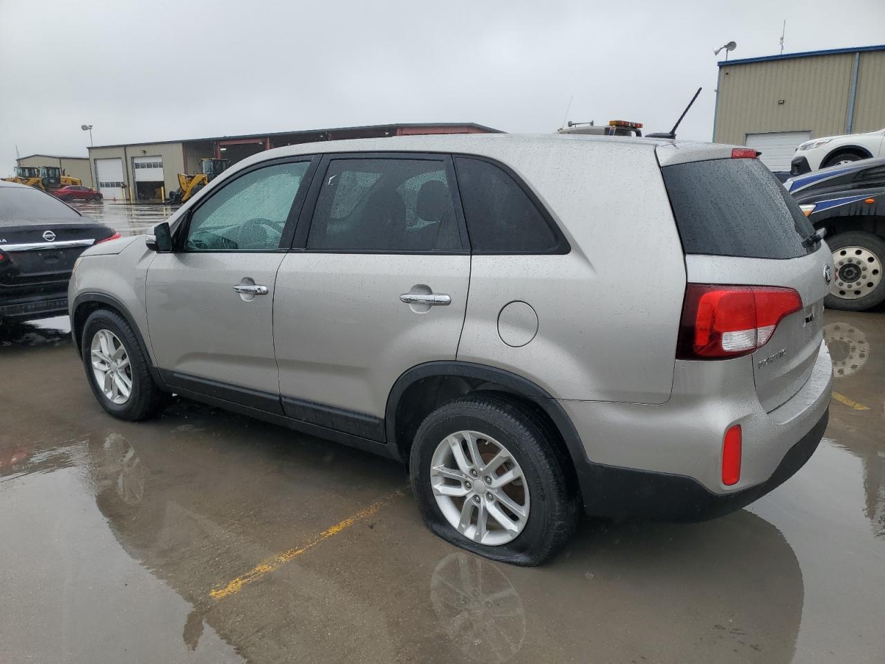 Image 2 of 2015 KIA SORENTO LX 2015 with VIN 5XYKT3A64FG641952