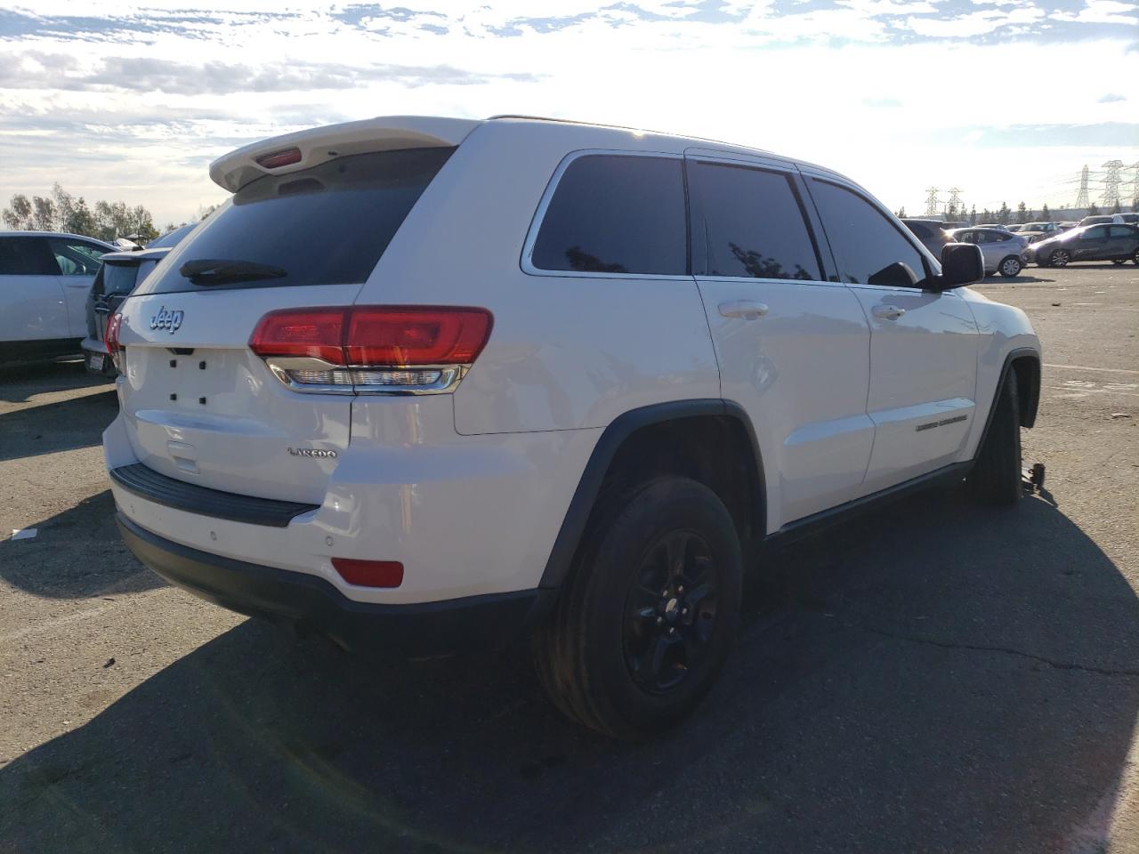 Obraz 3 z 2017 JEEP GRAND CHEROKEE LAREDO 2017 z VIN 1C4RJEAG7HC708401