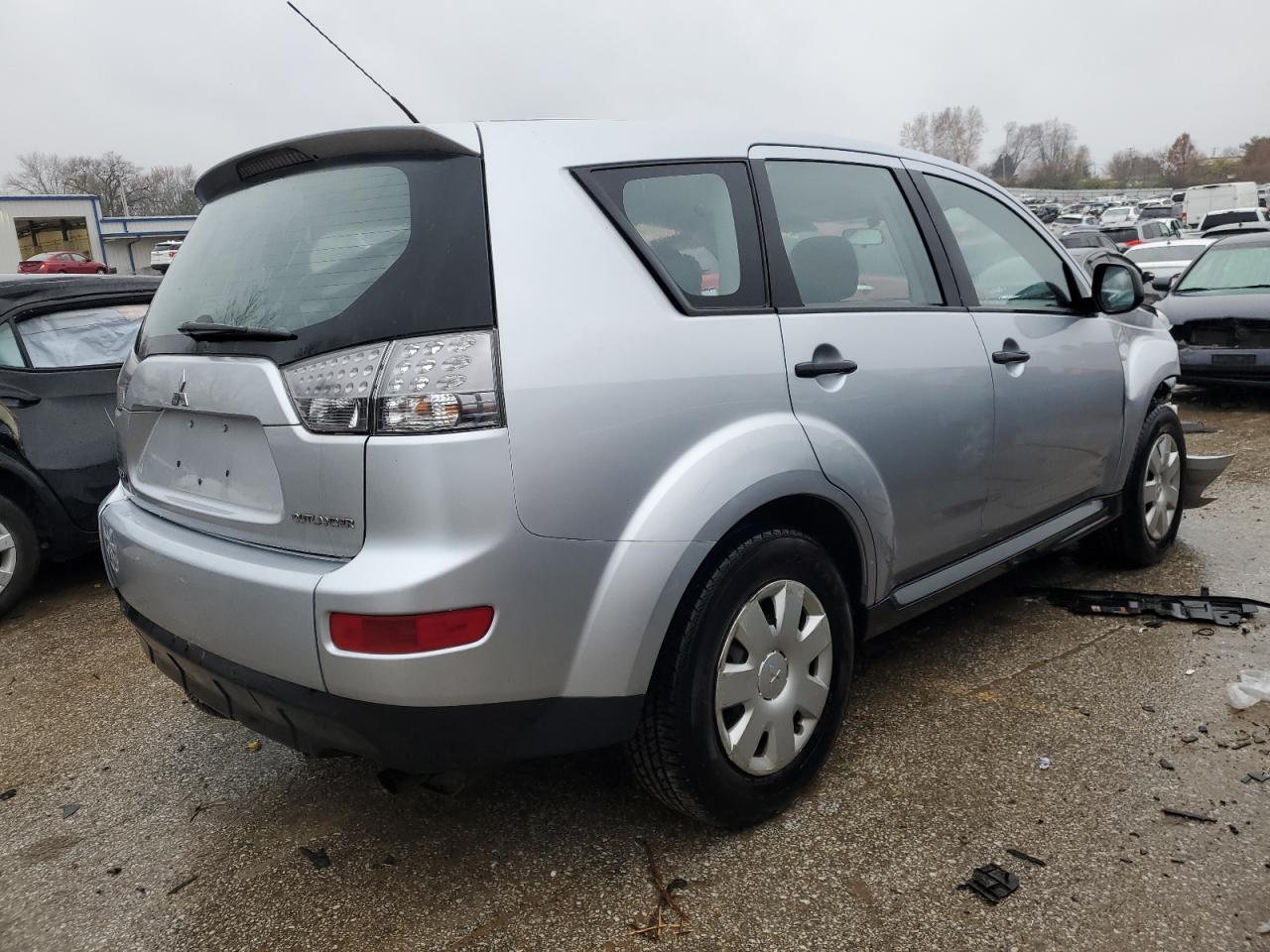 Obraz 3 z 2009 MITSUBISHI OUTLANDER ES 2009 z VIN JA4LS21W29Z014068