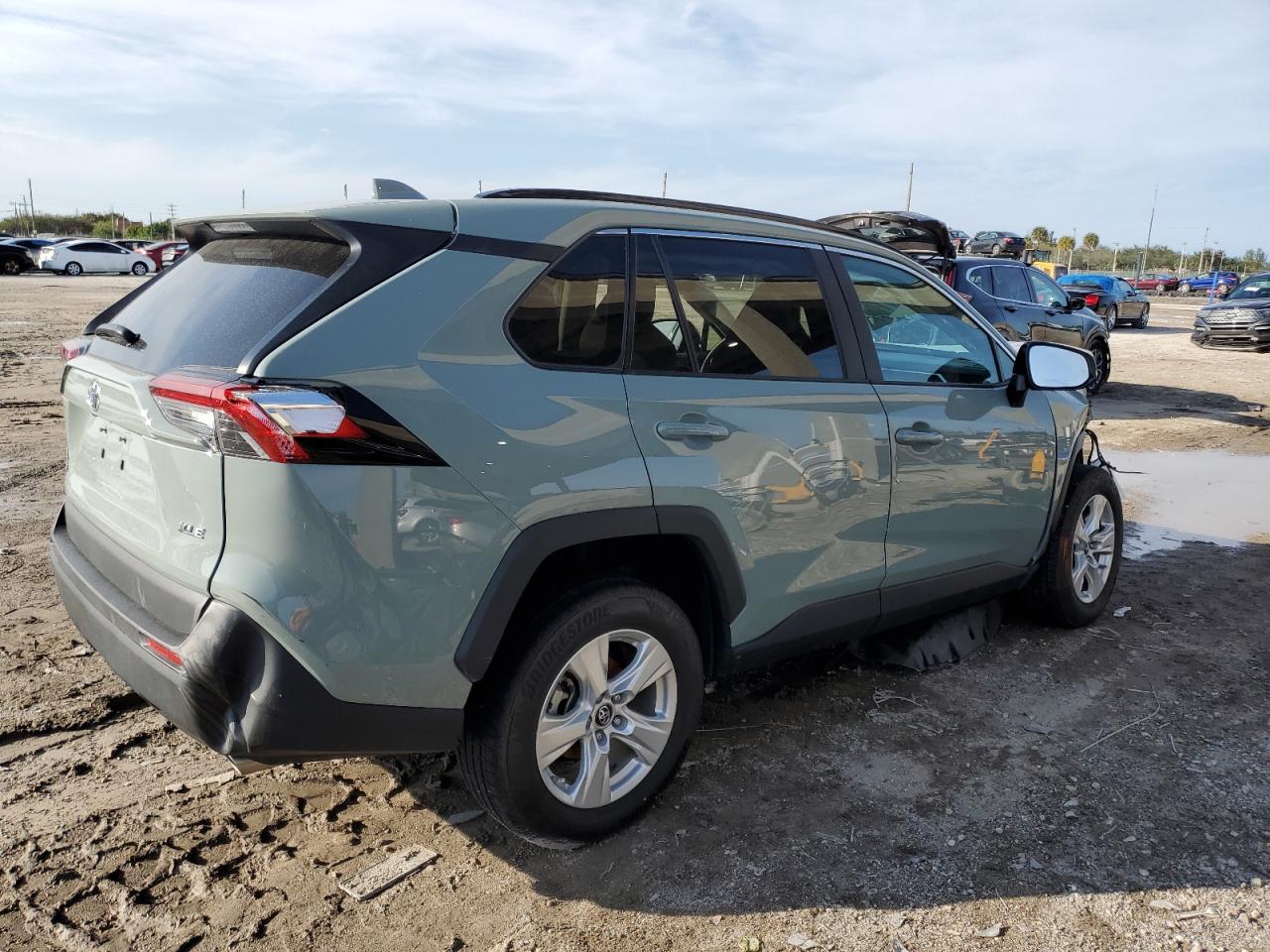 Obraz 3 z 2019 TOYOTA RAV4 XLE 2019 z VIN 2T3W1RFVXKC011313