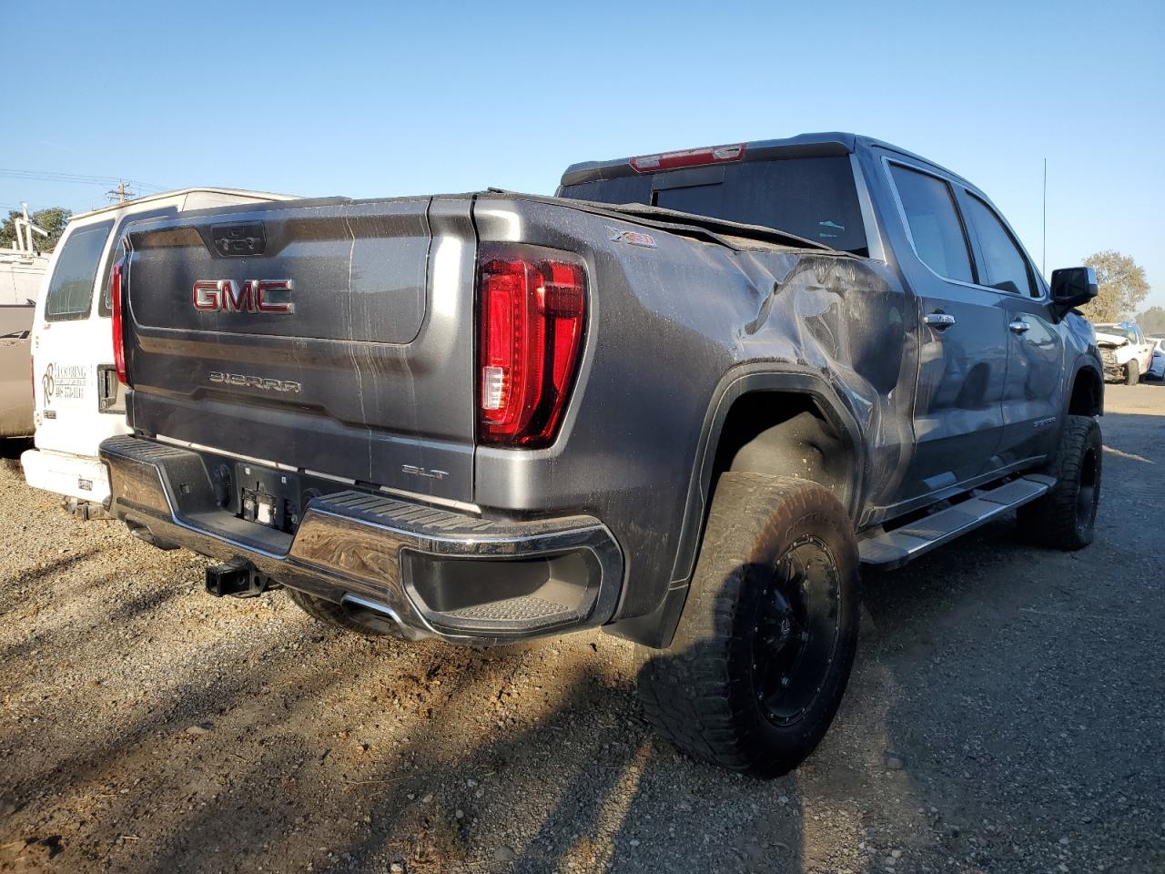 Obraz 3 z 2021 GMC SIERRA K1500 SLT 2021 z VIN 3GTU9DED0MG246753