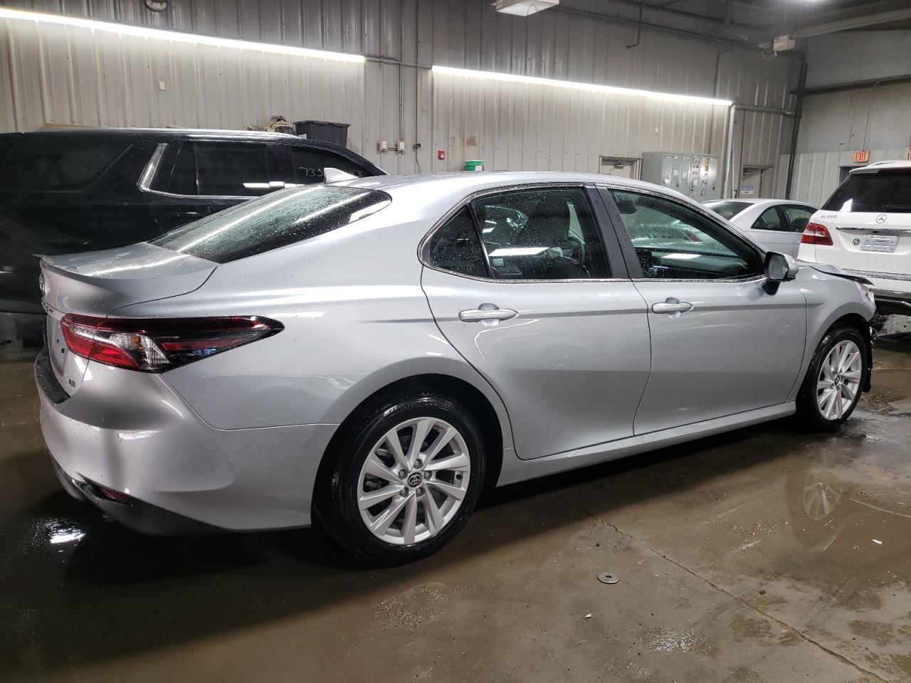 Изображение 3 2023 TOYOTA CAMRY LE 2023 с VIN 4T1C11AK0PU184872