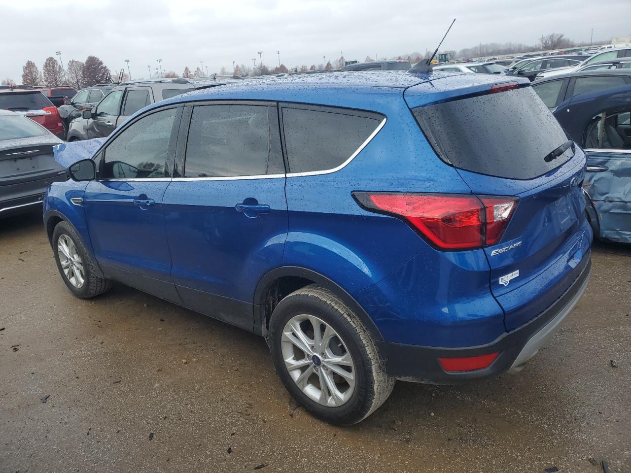 Изображение 2 2019 FORD ESCAPE SE 2019 с VIN 1FMCU0GD6KUA71348