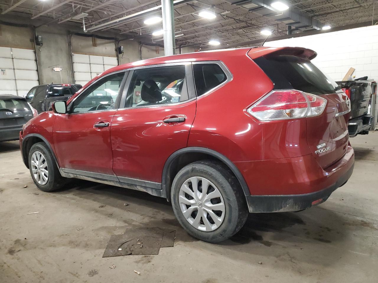 Image 2 of 2016 NISSAN ROGUE S 2016 with VIN KNMAT2MV2GP737537