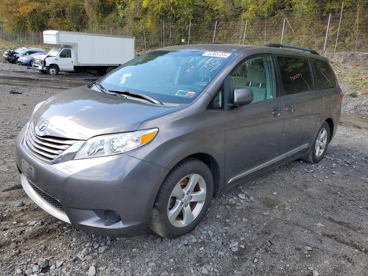 Изображение 1 2017 TOYOTA SIENNA LE 2017 с VIN 5TDKZ3DC2HS895570
