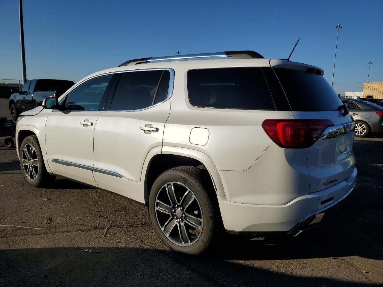 Изображение 2 2018 GMC ACADIA DENALI 2018 с VIN 1GKKNXLS0JZ222037