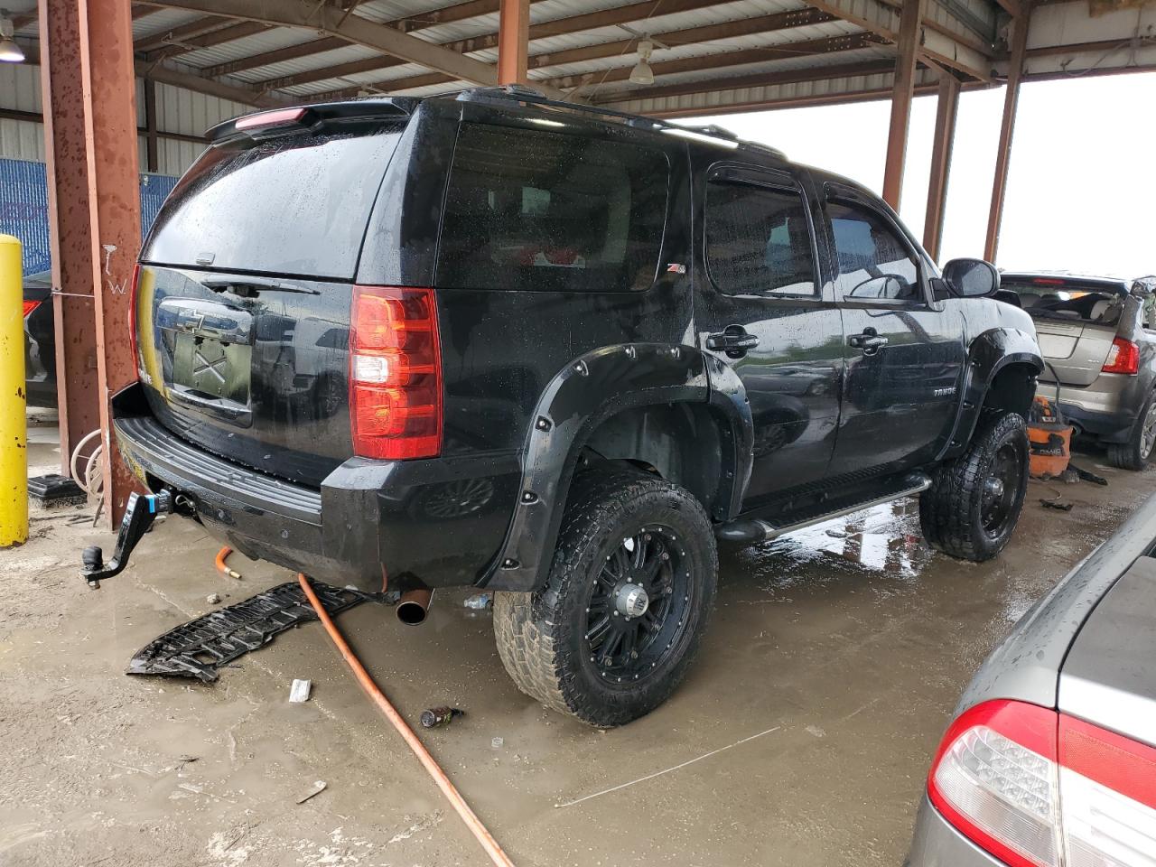 Изображение 3 2011 CHEVROLET TAHOE K1500 LT 2011 с VIN 1GNSKBE06BR251036