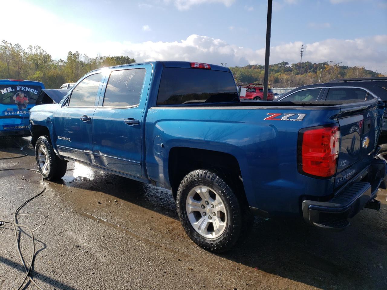 Image 2 of 2018 CHEVROLET SILVERADO K1500 LT 2018 with VIN 3GCUKREC8JG348497