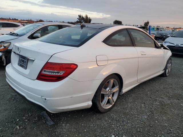 Obraz 3 z 2015 MERCEDES-BENZ C 250 2015 z VIN WDDGJ4HB1FG418307