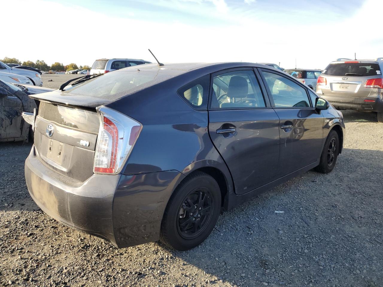 Изображение 3 2015 TOYOTA PRIUS  2015 с VIN JTDKN3DU5F1994544