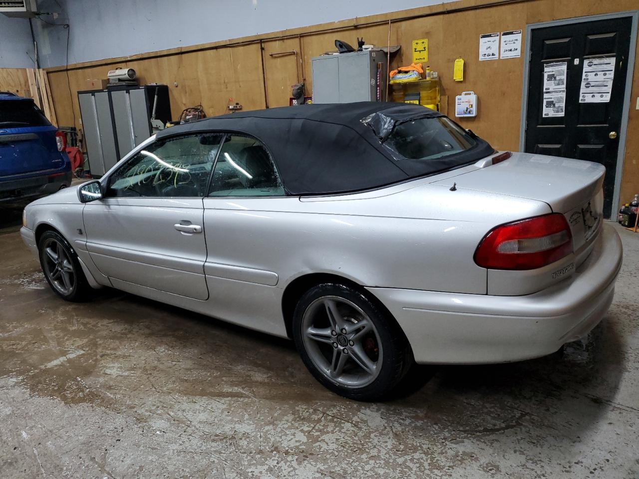 Obraz 2 z 2000 VOLVO C70 TURBO 2000 z VIN YV1NC56D9YJ009512
