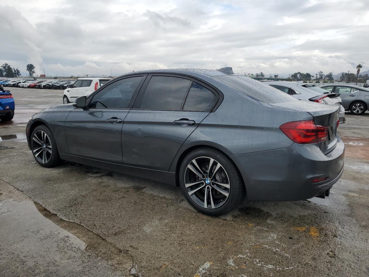 Obraz 2 z 2018 BMW 330 I 2018 z VIN WBA8B9G54JNU97381