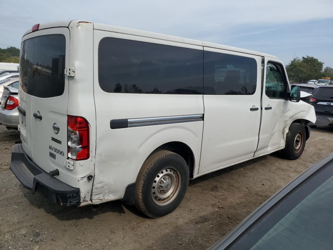 Изображение 3 Nissan Nv 3500 с VIN 5BZBF0AA3FN850148