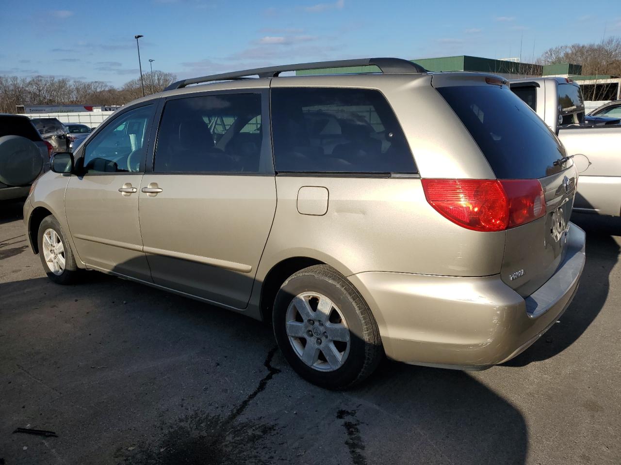 Изображение 2 2010 TOYOTA SIENNA CE 2010 с VIN 5TDKK4CC5AS311809