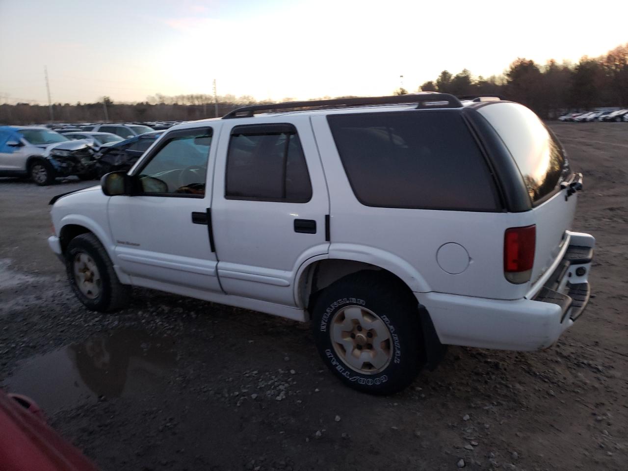 Изображение 2 1999 CHEVROLET BLAZER  1999 с VIN 1GNDT13W8X2225786
