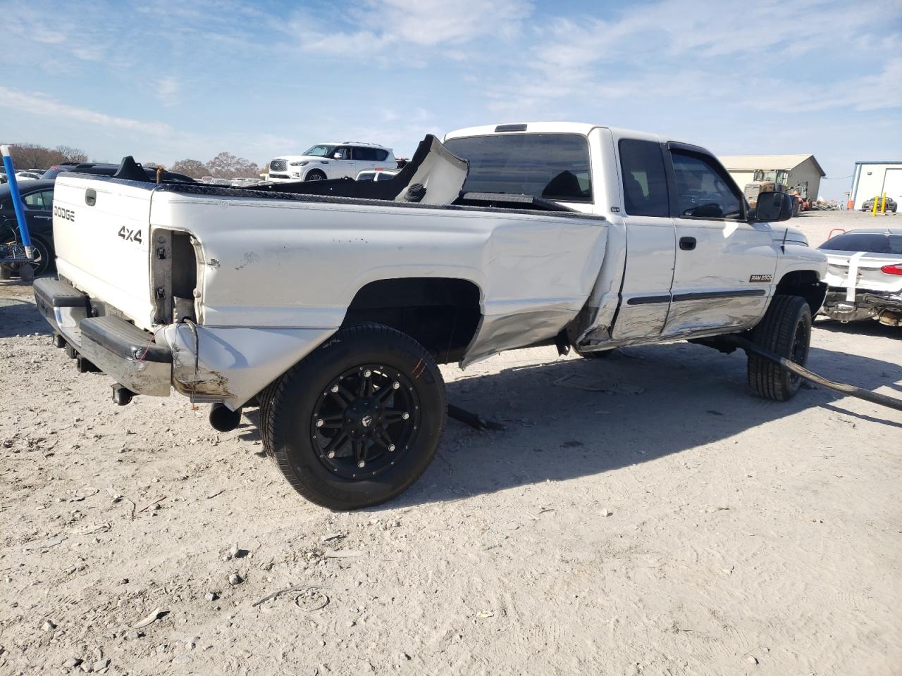 Image 3 of 2002 DODGE RAM 2500  2002 with VIN 3B7KF23602M221519