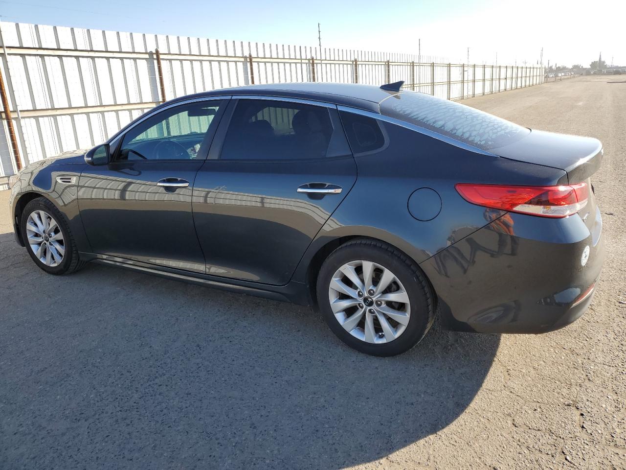 Изображение 2 2016 KIA OPTIMA LX 2016 с VIN 5XXGT4L38GG045683