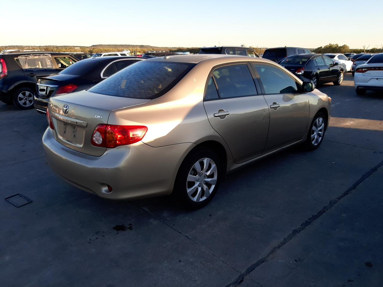 Obraz 3 z 2010 TOYOTA COROLLA BASE 2010 z VIN 1NXBU4EE8AZ260046