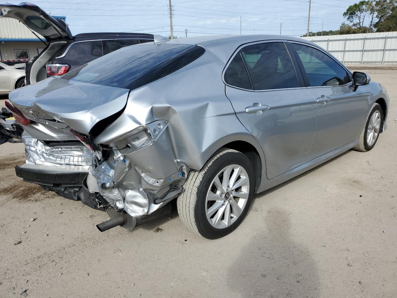 Изображение 3 2022 TOYOTA CAMRY LE 2022 с VIN 4T1C11AK4NU048743