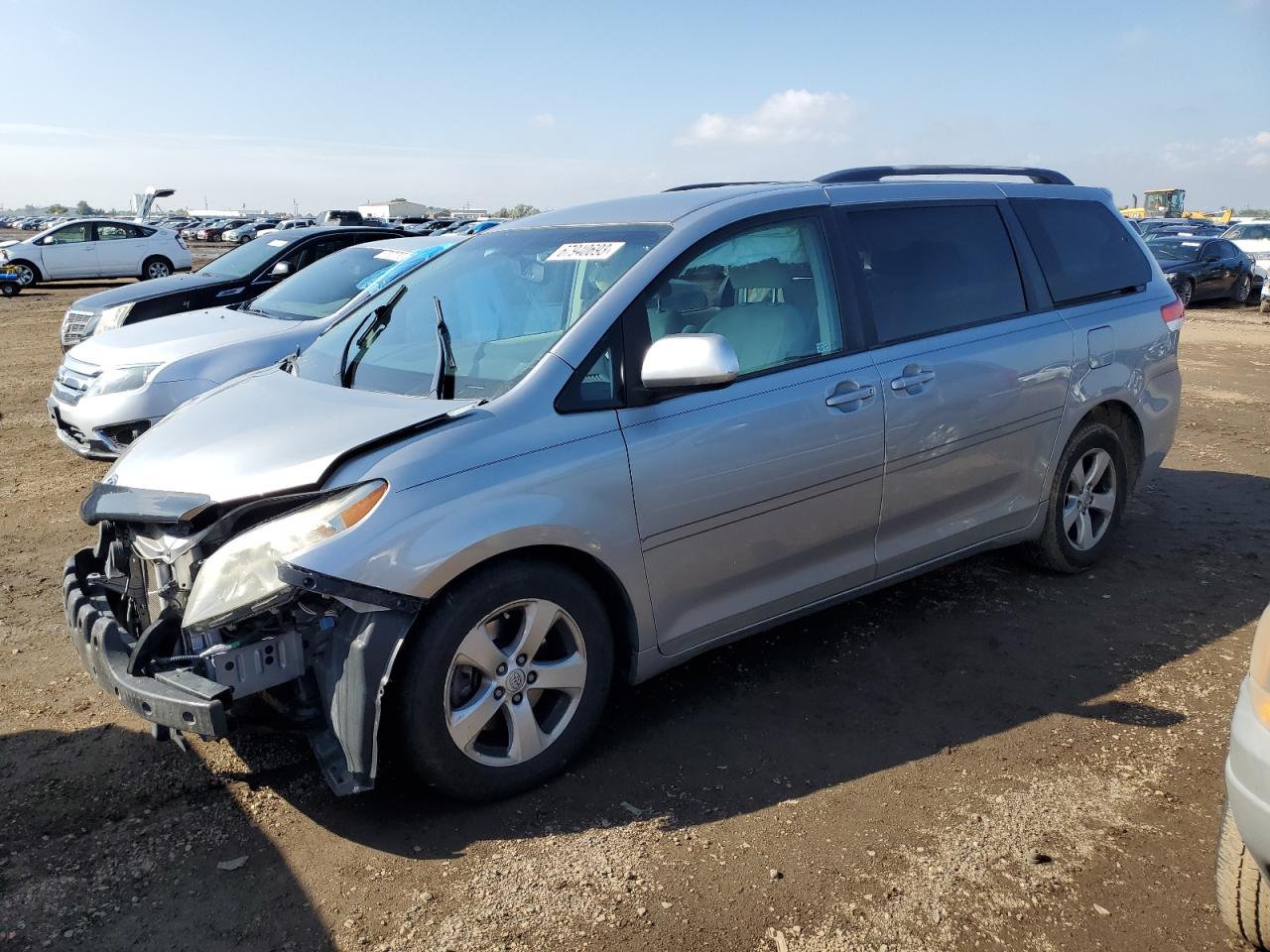 2013 TOYOTA SIENNA LE 2013 image