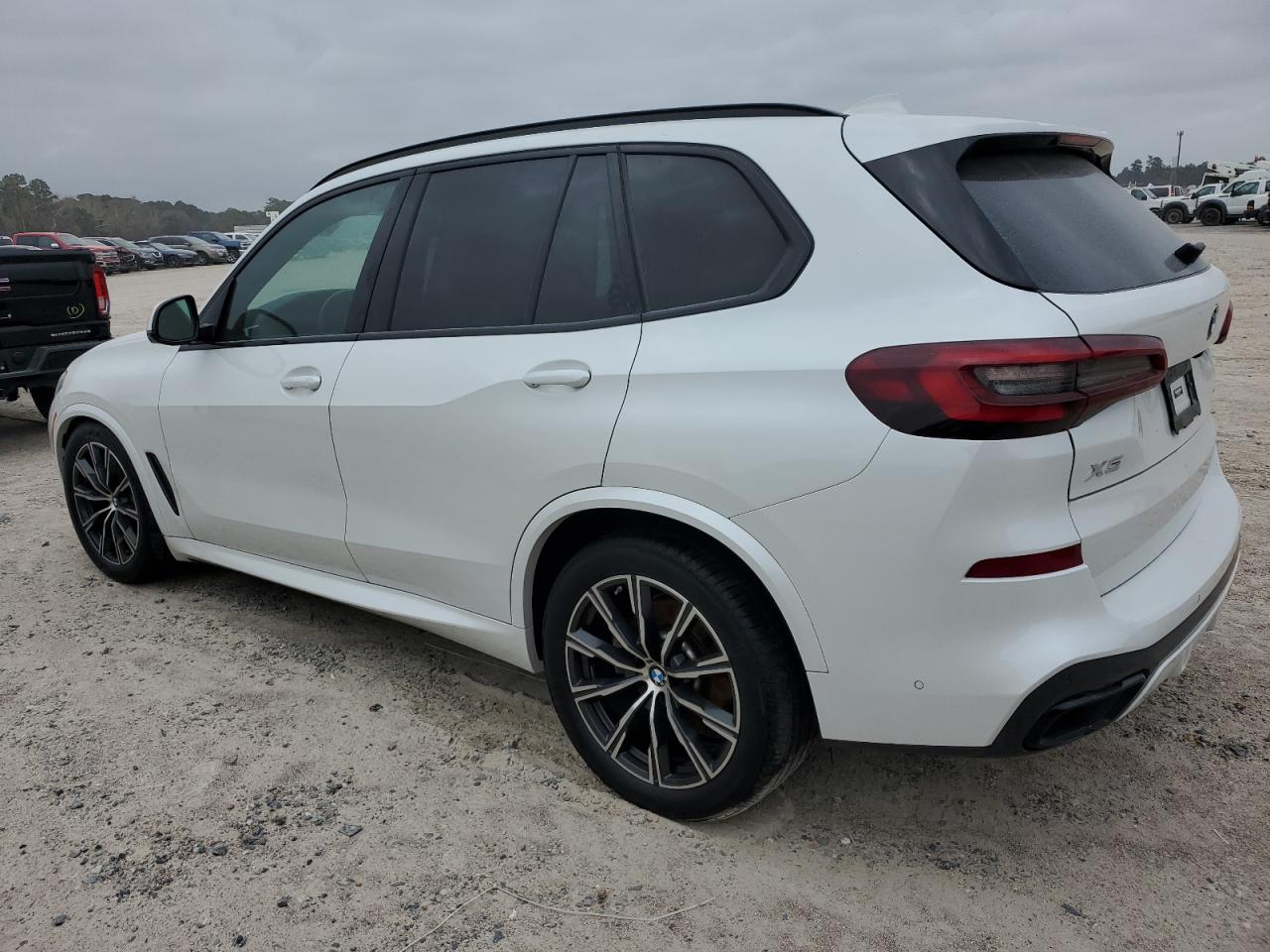 Изображение 2 2022 BMW X5 XDRIVE40I 2022 с VIN 5UXCR6C0XN9K74986