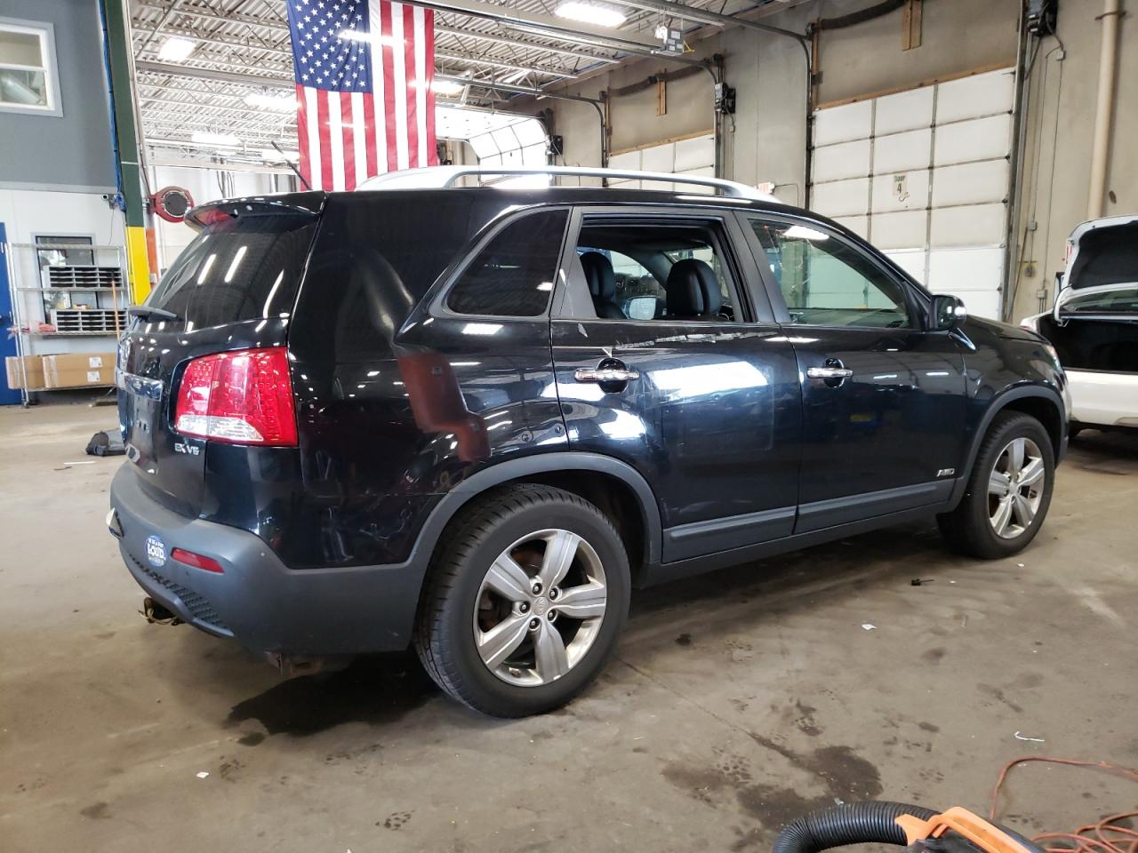 Image 3 of 2013 KIA SORENTO EX 2013 with VIN 5XYKUDA27DG373332