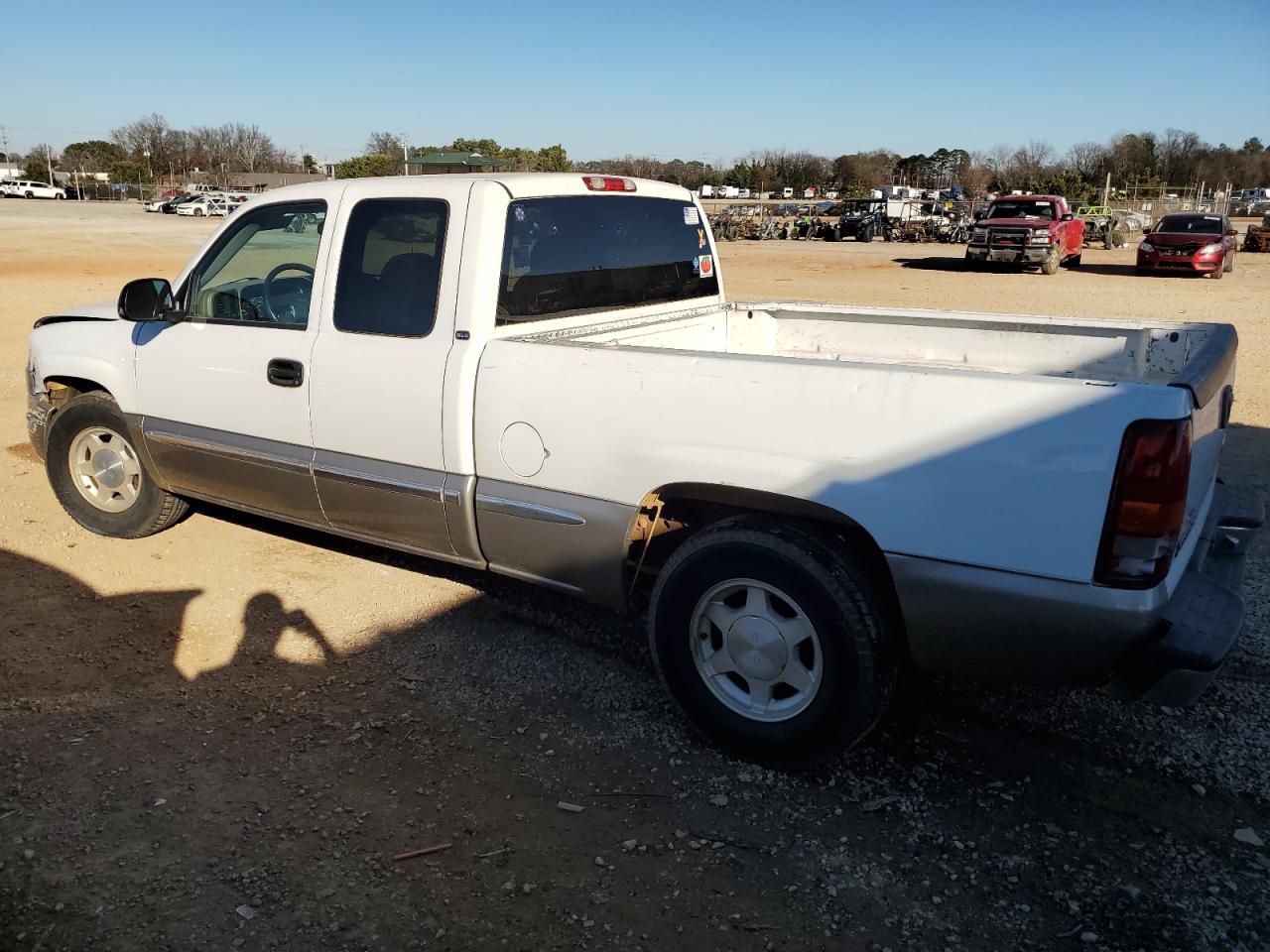 Image 2 of 2004 GMC NEW SIERRA C1500 2004 with VIN 2GTEC19VX41107519