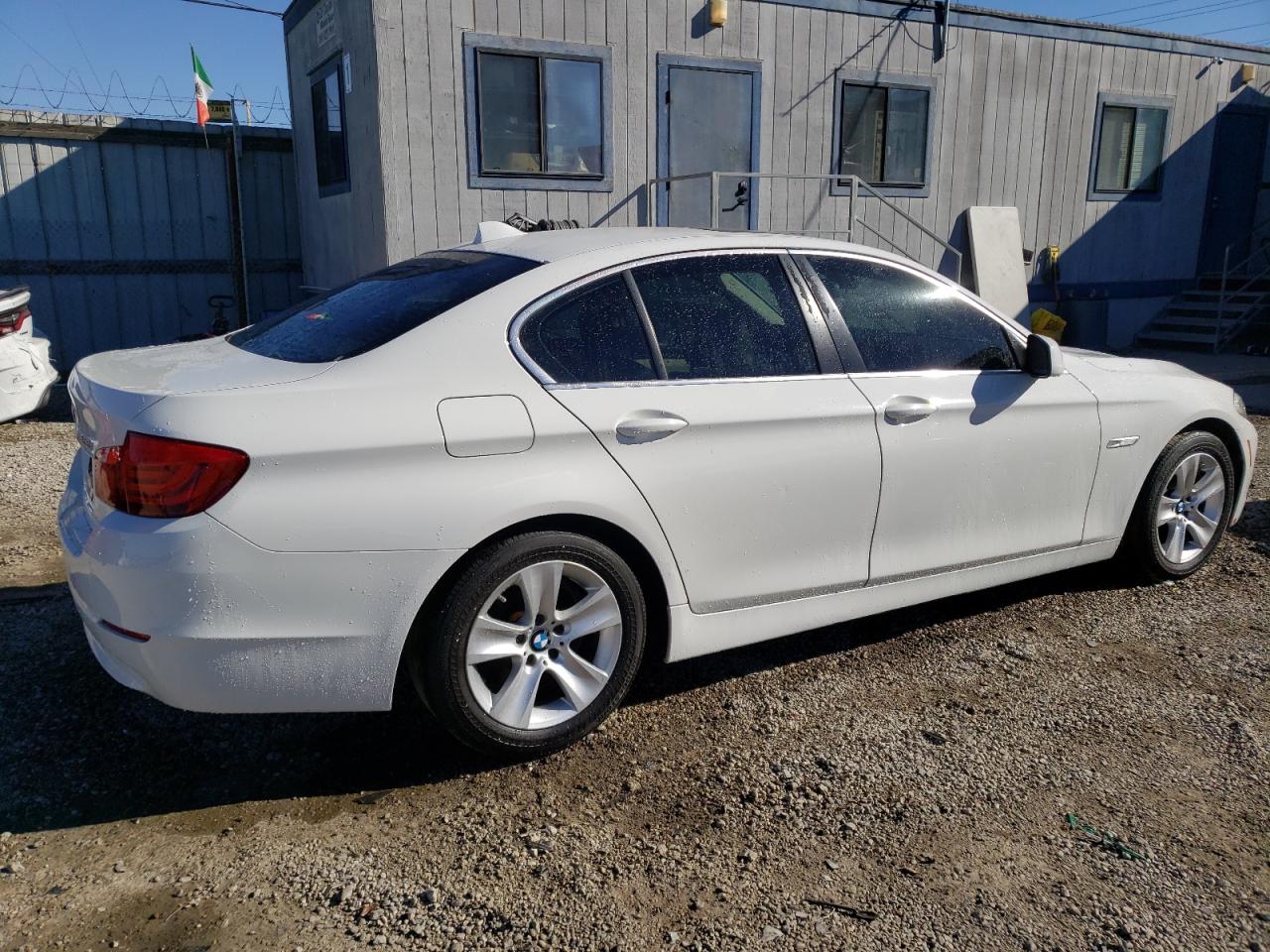 Image 3 of 2011 BMW 528 I 2011 with VIN WBAFR1C54BC738556