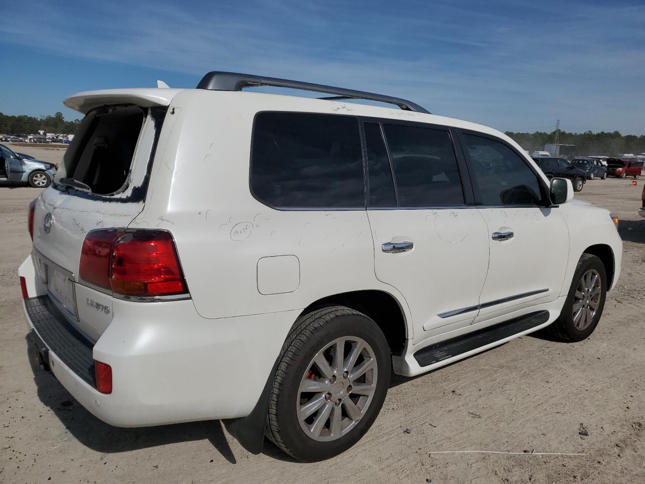 Изображение 3 2011 LEXUS LX 570 2011 с VIN JTJHY7AX8B4065297
