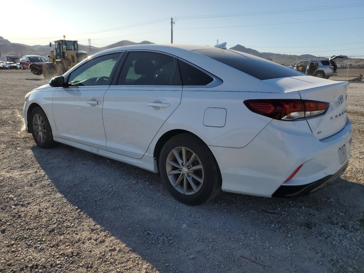 Изображение 2 2018 HYUNDAI SONATA SE 2018 с VIN 5NPE24AF4JH699244