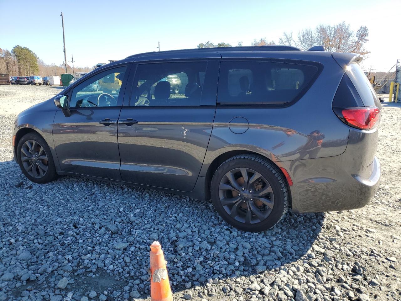 Изображение 2 2018 CHRYSLER PACIFICA LIMITED 2018 с VIN 2C4RC1GG7JR358324