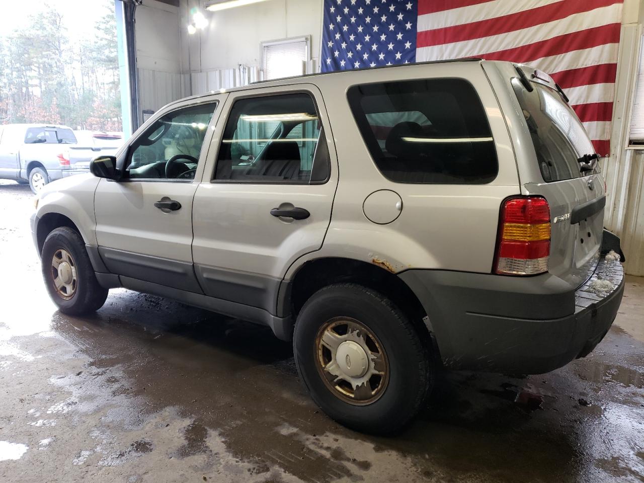 Image 2 of 2005 FORD ESCAPE XLS 2005 with VIN 1FMCU02Z35KC78623