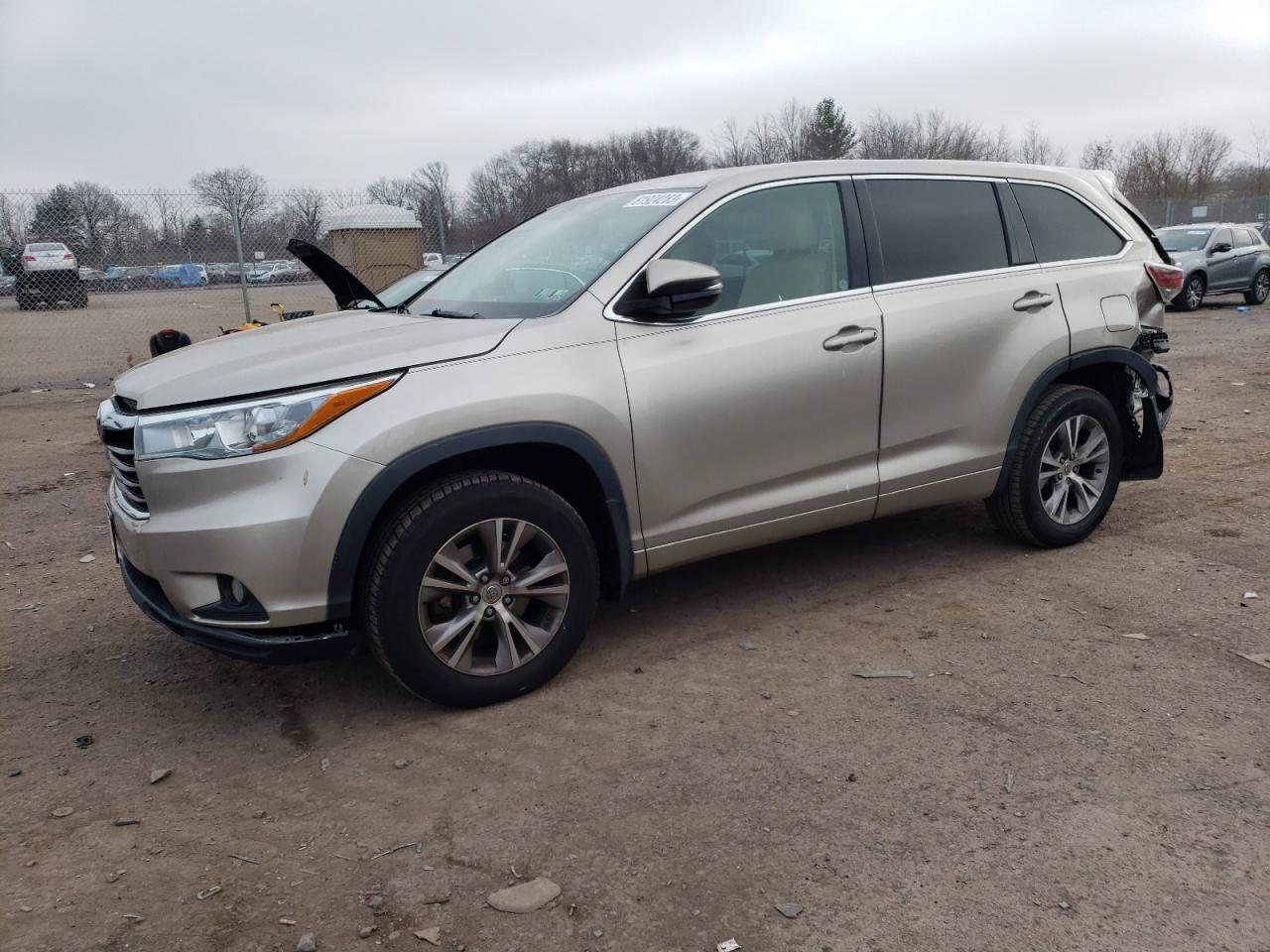 Изображение 1 2015 TOYOTA HIGHLANDER LE 2015 с VIN 5TDBKRFH0FS176329