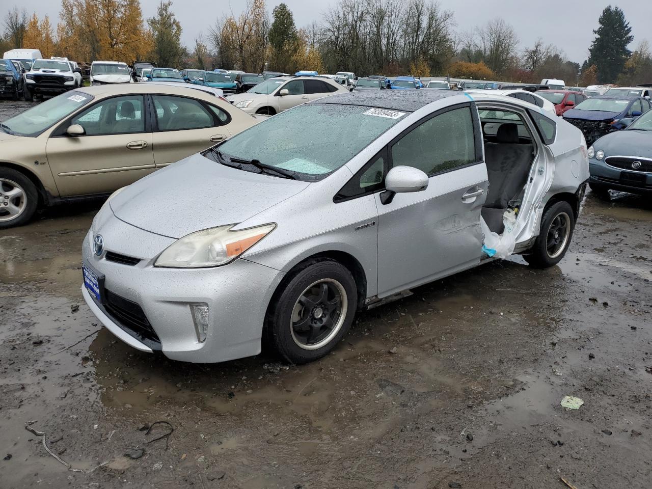 Image 1 of 2013 TOYOTA PRIUS  2013 with VIN JTDKN3DU4D5555731