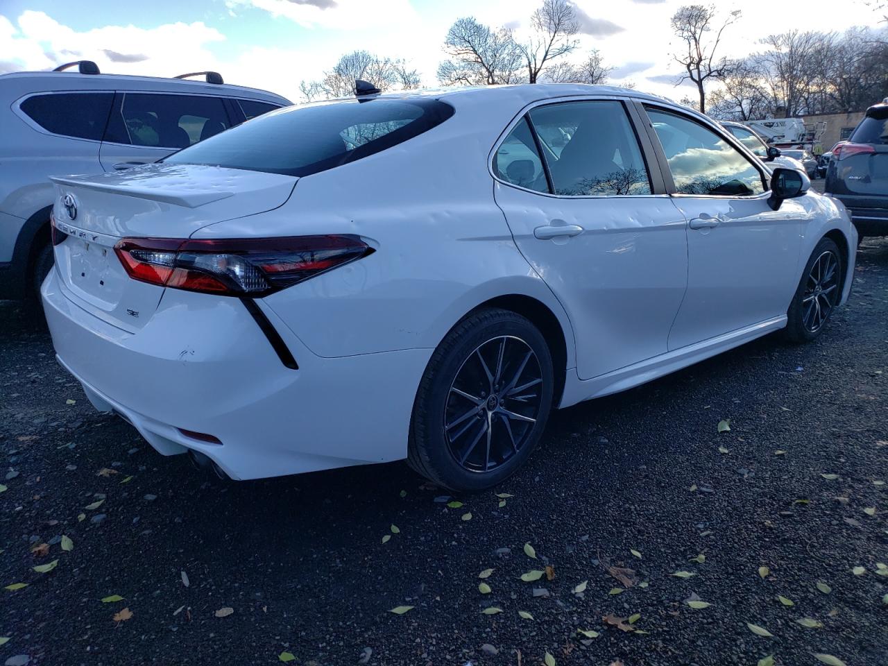Image 3 of 2021 TOYOTA CAMRY SE 2021 with VIN 4T1G11AKXMU559101