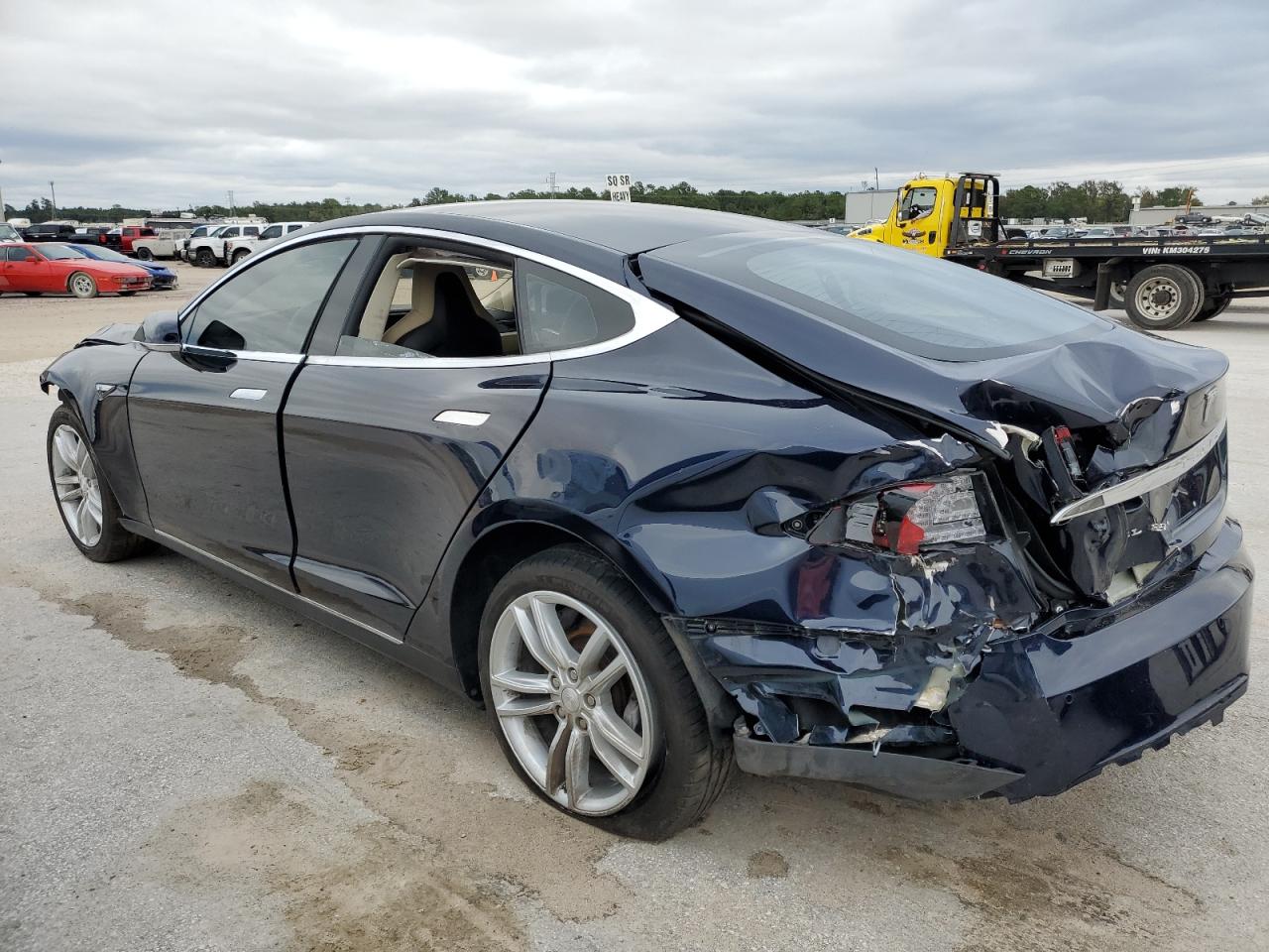Obraz 2 z 2014 TESLA MODEL S  2014 z VIN 5YJSA1H1XEFP40527