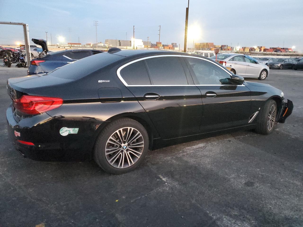 Изображение 3 2018 BMW 530E  2018 с VIN WBAJA9C50JG622908