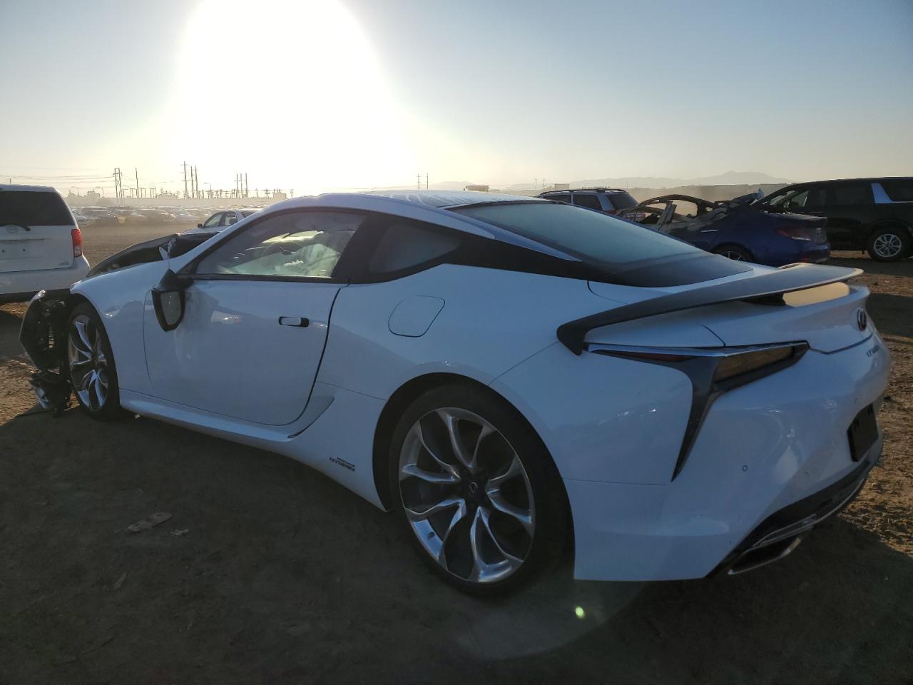 Obraz 2 z 2022 LEXUS LC 500H 2022 z VIN JTHLY5AY7NA002237
