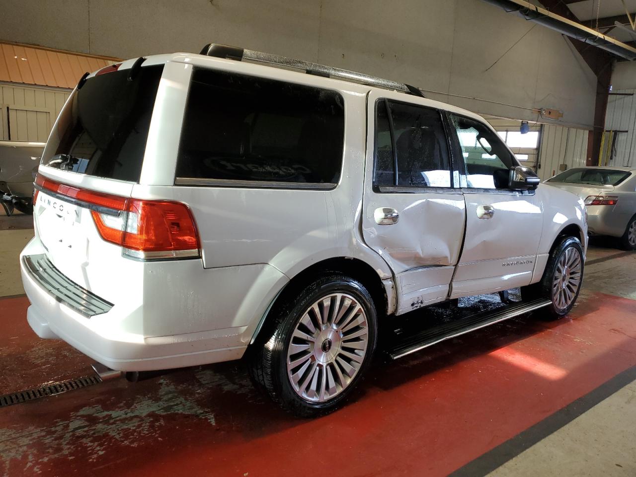 Obraz 3 z 2017 LINCOLN NAVIGATOR SELECT 2017 z VIN 5LMJJ2JTXHEL01159