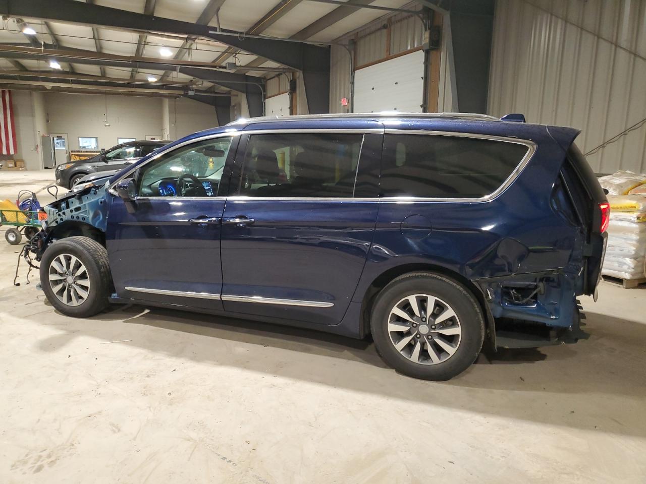 Image 2 of 2020 CHRYSLER PACIFICA TOURING L PLUS 2020 with VIN 2C4RC1EG2LR151037