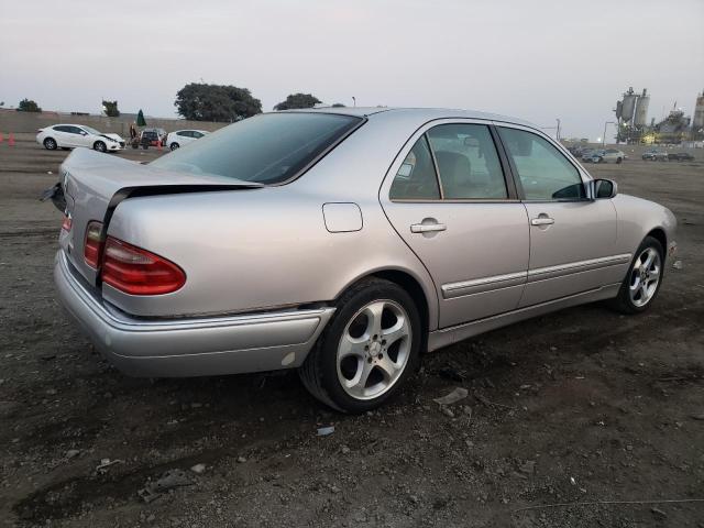 Obraz 3 z 2002 MERCEDES-BENZ E 320 2002 z VIN WDBJF65J62B496287