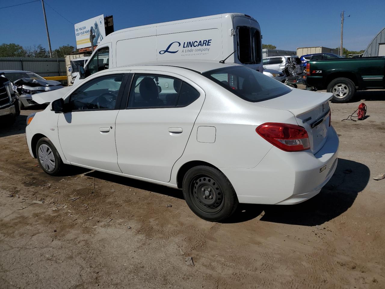 Obraz 2 z 2017 MITSUBISHI MIRAGE G4 ES 2017 z VIN ML32F3FJ1HHF08151