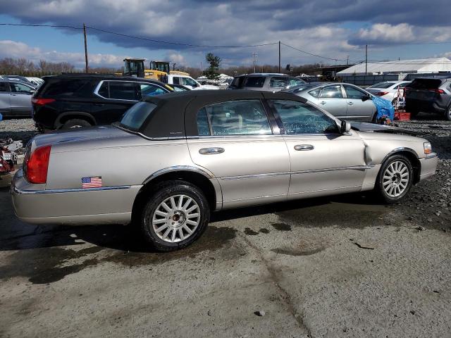 Image 3 of 2003 LINCOLN TOWN CAR SIGNATURE 2003 with VIN 1LNHM82W33Y622326
