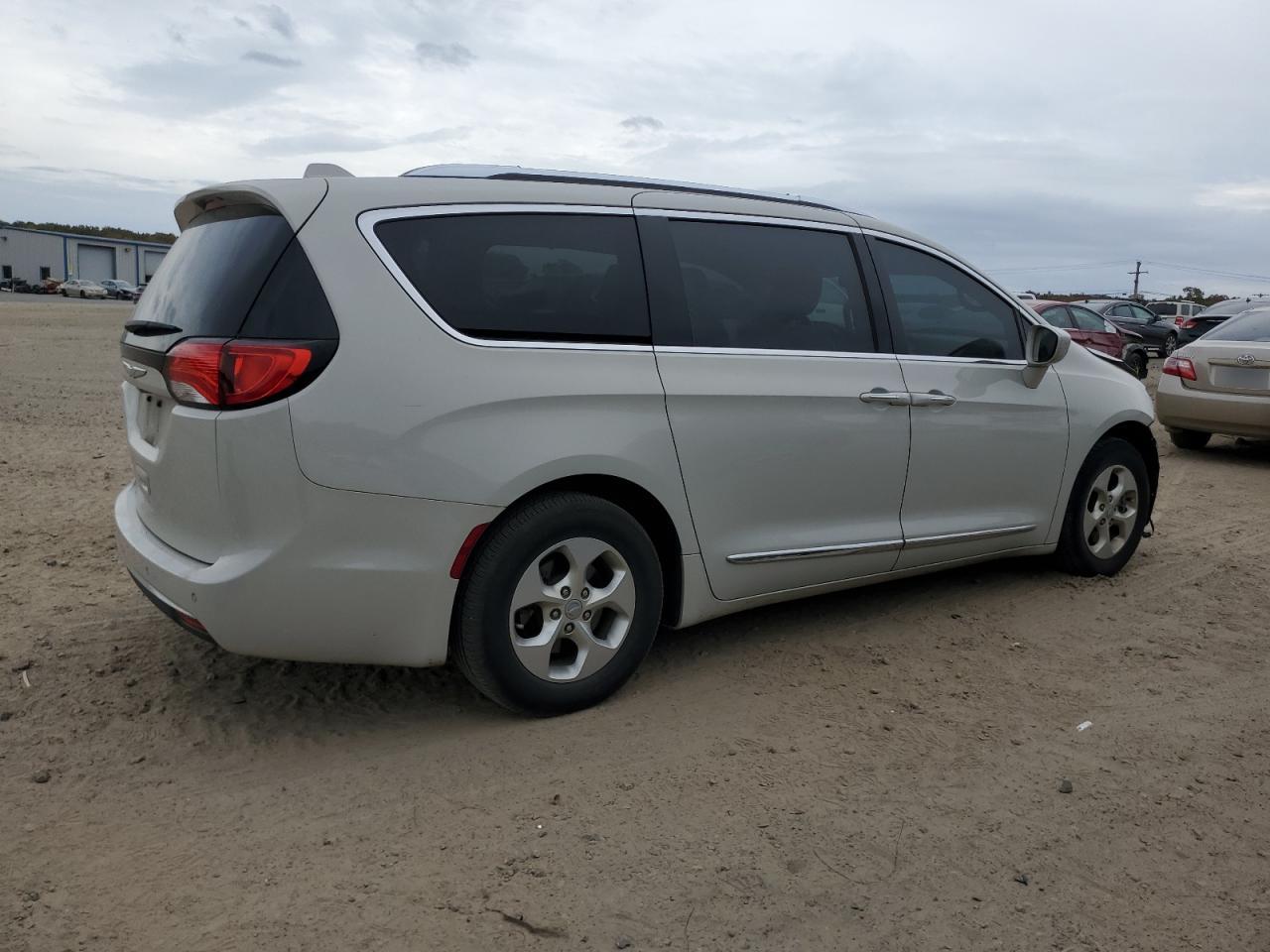 Изображение 3 2017 CHRYSLER PACIFICA TOURING L PLUS 2017 с VIN 2C4RC1EG8HR839471